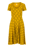 Blutsgeschwister urlaub auf balkonien robe kleur 4 001211-221_004: gele zomerse jurk met carré halslijn en korte mouwen
