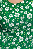 Cissi och Selma Hedvig klanning var 21147: groene jurk met groene en lichtgroene stippen en witte bloemetjes