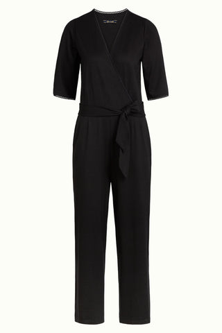 King Louie Zita jumpsuit ecovero classic black 06075001: zwart jumpsuit met korte wijde mouwen en een overslag decolleté