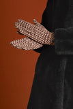 King Louie glove Indra henna red 04495658: handschoenen met zigzagprint en knoop aan de onderkant