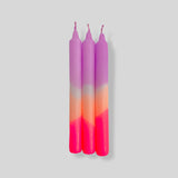 Pink-Stories-dip-dye-neon-plum-mousse: 3 kleurrijke kaarsen, veganistisch en handgemaakt