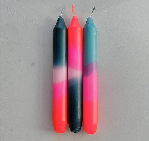 Pink Stories dip dye neon blue moon.: handgemaakte kaarsen in neon kleuren