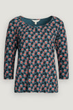Seasalt Cornwall Forming top embossed flower dusky jade B-WM22427-21542: Blauwe top met bloemenprint, drie kwart mouw en een ronde hals met keyhole sluiting