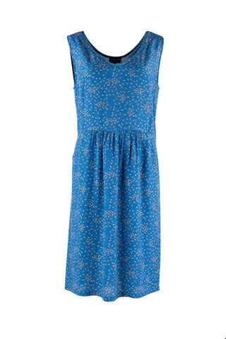 Zilch Dress Pockets Confetti Jeans 01RVI45.014/835: blauwe mouwloze jurk met ronde hals en geplooide taille